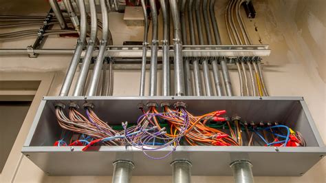 can you wire two circuits into one junction box|2 separate circuits in same box.